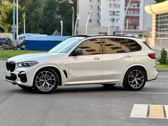 2018 BMW X5 50i IV (G05/G18), белый - вид 15