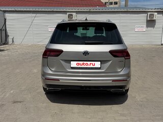 2018 Volkswagen Tiguan II, серебристый, 3490000 рублей, вид 5