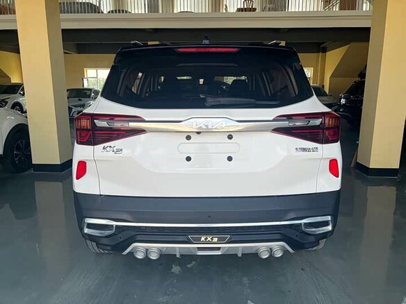 2022 Kia KX3, белый - вид 2