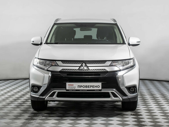 2020 Mitsubishi Outlander III Рестайлинг 3, белый, 1799000 рублей - вид 1