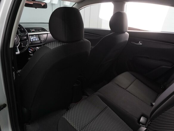 2017 Kia Rio IV, серебристый, 1249000 рублей - вид 10