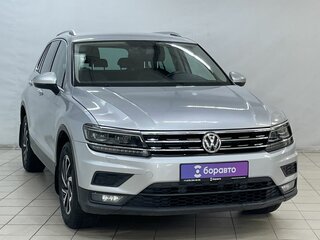 2017 Volkswagen Tiguan II, серебристый, 2100000 рублей, вид 2