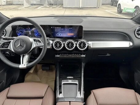 2025 Mercedes-Benz EQB 250+ I Рестайлинг, чёрный, 3780070 рублей, вид 5