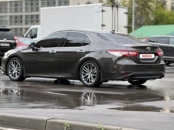 2021 Toyota Camry VIII (XV70), коричневый, 2650000 рублей - вид 1