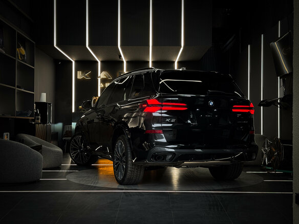 2025 BMW X5 40d IV (G05/G18) Рестайлинг, чёрный, 15600000 рублей - вид 2