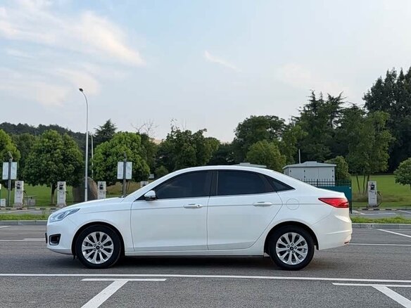 2016 Ford Escort VI, белый, 1000000 рублей - вид 6