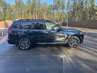 2022 BMW X7 40d I (G07), чёрный, 7500000 рублей, вид 3
