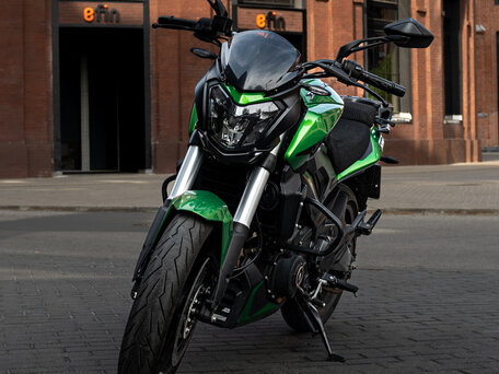 2021 Bajaj Dominar 400, зелёный, 315000 рублей, вид 2