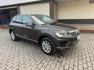 2016 Volkswagen Touareg II Рестайлинг, коричневый, 3199999 рублей, вид 3