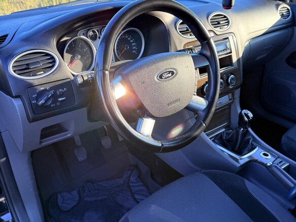 2008 Ford Focus II Рестайлинг, чёрный, 650000 рублей - вид 3