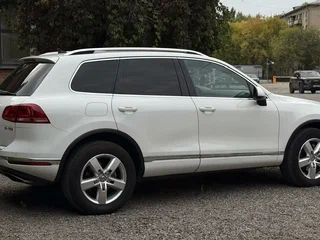 2015 Volkswagen Touareg II Рестайлинг, белый, 2850000 рублей, вид 4