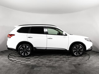 2021 Mitsubishi Outlander III Рестайлинг 3, белый, 2899000 рублей, вид 4