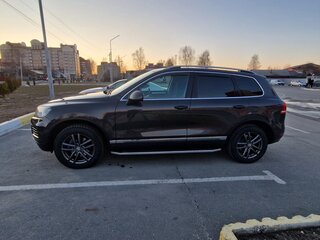 2011 Volkswagen Touareg II, серый, 1999999 рублей, вид 4