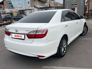 2016 Toyota Camry VII (XV50) Рестайлинг, белый, 1950000 рублей, вид 4