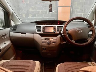 2006 Toyota Voxy I (R60), серебристый, 1100000 рублей, вид 3