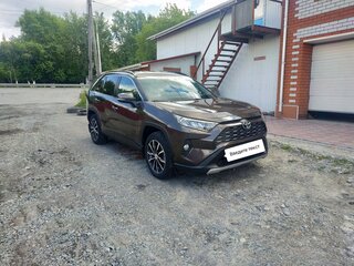 2021 Toyota RAV4 V (XA50), коричневый, 3800000 рублей, вид 3