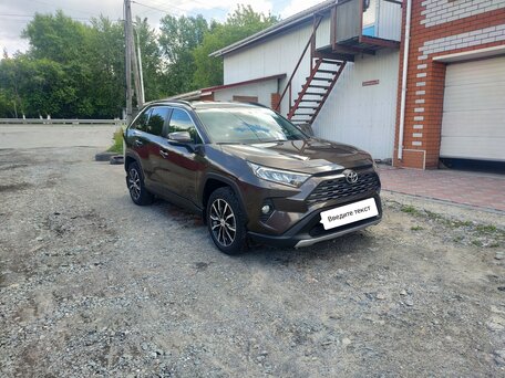 2021 Toyota RAV4 V (XA50), коричневый, 3800000 рублей, вид 3