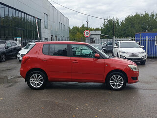 2013 Skoda Fabia II Рестайлинг, красный, 287000 рублей, вид 4