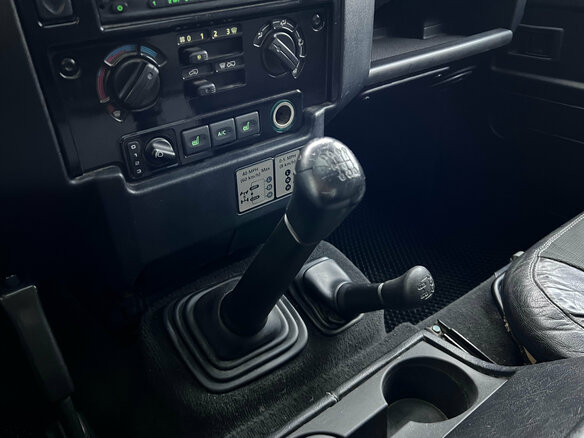 2011 Land Rover Defender 90 I Рестайлинг, чёрный - вид 13