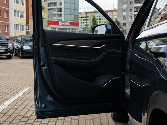 2026 Geely Monjaro I, серый, 4954990 рублей - вид 22