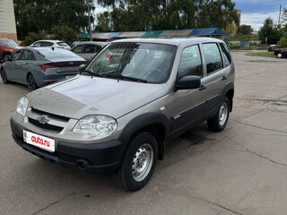 2017 Chevrolet Niva I Рестайлинг, серый, 700000 рублей, вид 1