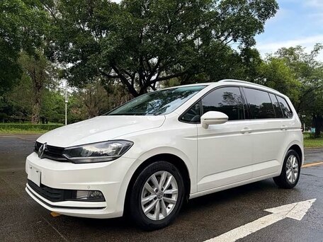 2018 Volkswagen Touran Cross L II, белый, 1850000 рублей, вид 1