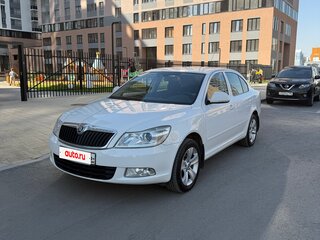 2010 Skoda Octavia DSG7 II (A5) Рестайлинг, белый, 780000 рублей, вид 4