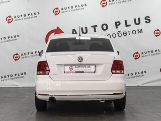 2016 Volkswagen Polo V Рестайлинг, белый, 999000 рублей, вид 4