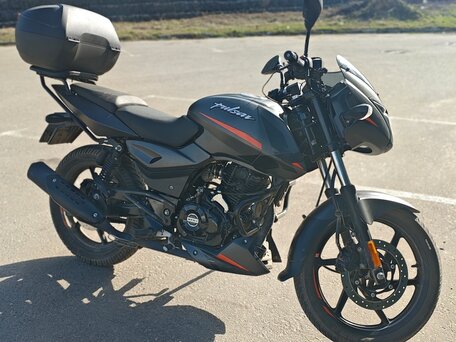 2022 Bajaj Pulsar 180, чёрный, 145000 рублей, вид 1