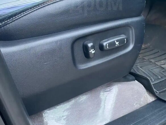 2013 Toyota Land Cruiser 200 Series Рестайлинг 1, чёрный, 4150000 рублей - вид 3