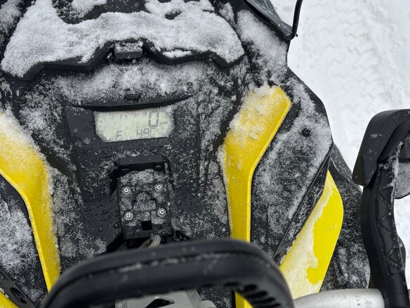 2016 BRP Ski-Doo Summit 850, жёлтый, 1250000 рублей - вид 4