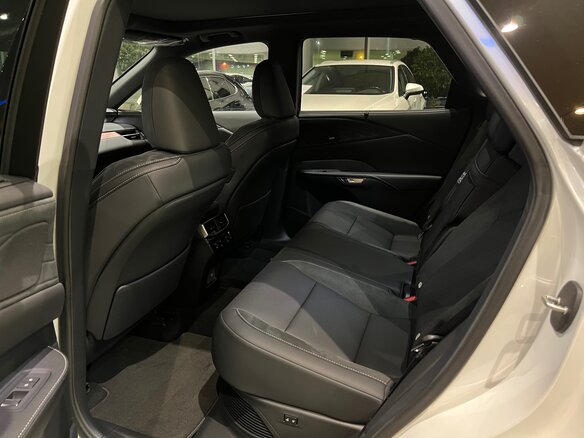2025 Lexus RX 350h V, белый, 12300000 рублей - вид 8