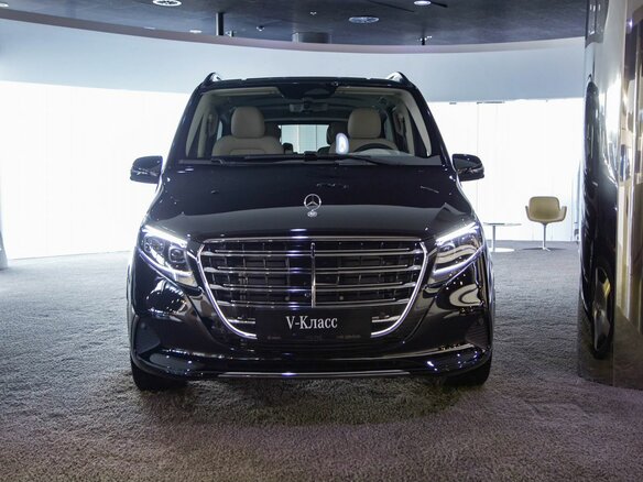 2026 Mercedes-Benz V-Класс 300 d экстра длинный III (W447) Рестайлинг 2, чёрный - вид 3