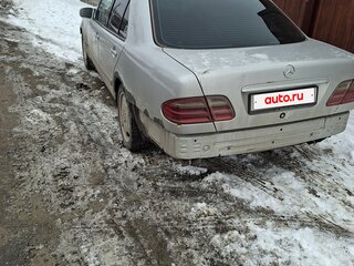 1999 Mercedes-Benz E-Класс 280 II (W210, S210), серебристый, 450000 рублей, вид 3