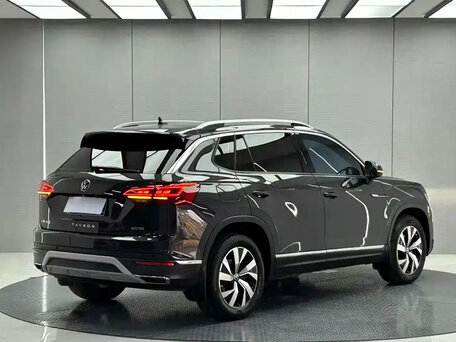 2022 Volkswagen Tayron I, чёрный, 2700000 рублей, вид 2