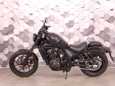 2023 Honda CMX 1100 Rebel, чёрный, 985000 рублей, вид 4