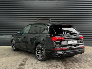 2025 Audi Q7 50 TDI II (4M) Рестайлинг 2, чёрный, 17100000 рублей, вид 3
