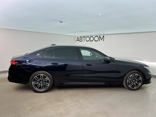 2025 BMW 5 серии Long 530Li xDrive VIII (G60/G61/G68), чёрный, 8620000 рублей, вид 5