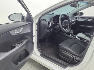 2023 Kia K3 II Рестайлинг, белый, 1350000 рублей, вид 5