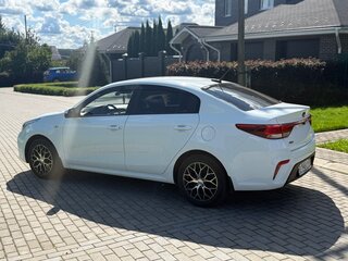 2017 Kia Rio IV, белый, 1325000 рублей, вид 4