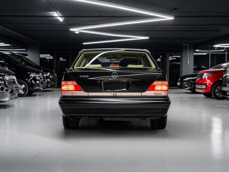 1999 Mercedes-Benz S-Класс 500 III (W140) Рестайлинг, чёрный, 10000000 рублей, вид 3