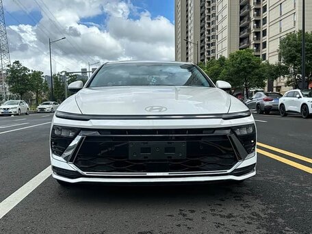 2022 Hyundai Sonata VIII (DN8), белый, 1857000 рублей, вид 2