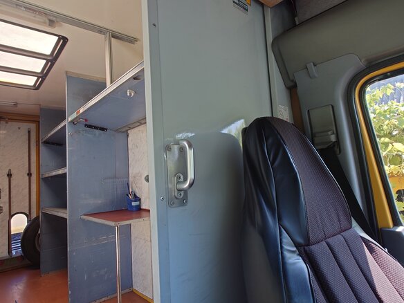 2002 Mercedes-Benz Sprinter, жёлтый, 1500000 рублей - вид 10