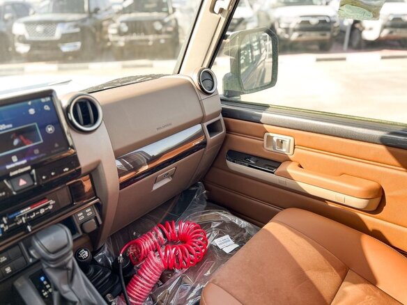 2026 Toyota Land Cruiser 76 70 Series Рестайлинг 2, чёрный - вид 16