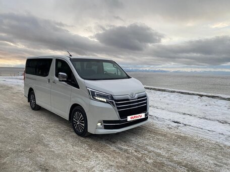 2022 Toyota Granvia II, белый, 6000000 рублей, вид 2