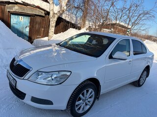 2011 Skoda Octavia II (A5) Рестайлинг, белый, 800000 рублей, вид 1