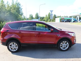 2019 Ford Escape III Рестайлинг, пурпурный, 1400000 рублей, вид 4