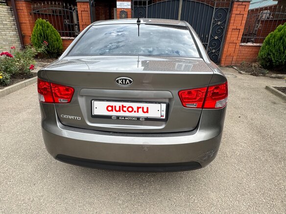 2009 Kia Cerato 4-speed II, серый, 750000 рублей - вид 4