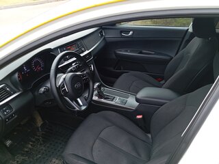 2020 Kia Optima IV Рестайлинг, жёлтый, 900000 рублей, вид 5