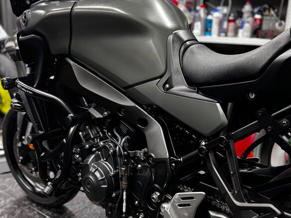 2021 Yamaha Tracer 9, серый, 1100000 рублей - вид 1